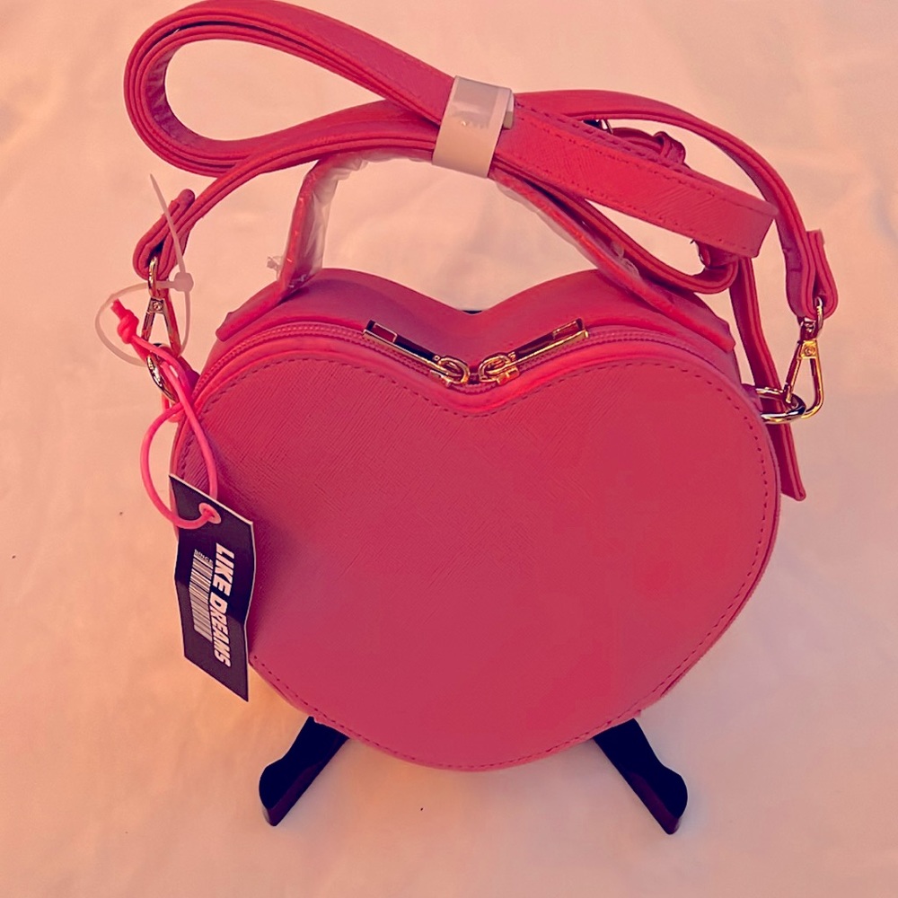Heart bag! Pink. Perfect for dinner out with your someone. ♥️♥️
